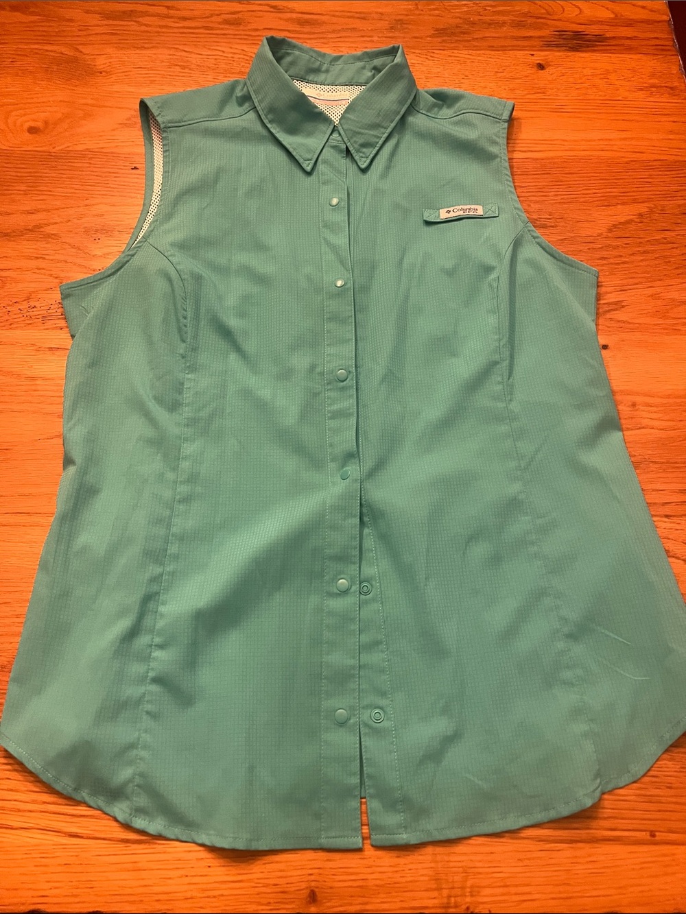 Columbia Sleeveless Button-Up in Seafoam Green